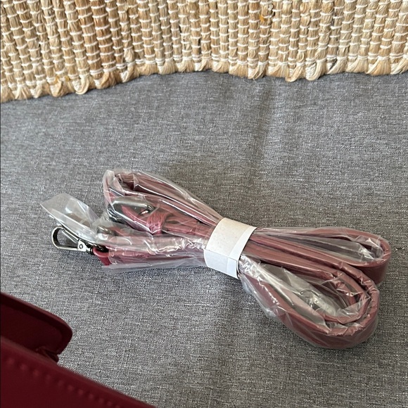 Badgley Mischka Burgundy Handbag with Stud Accents 🆕 - Picture 6 of 7